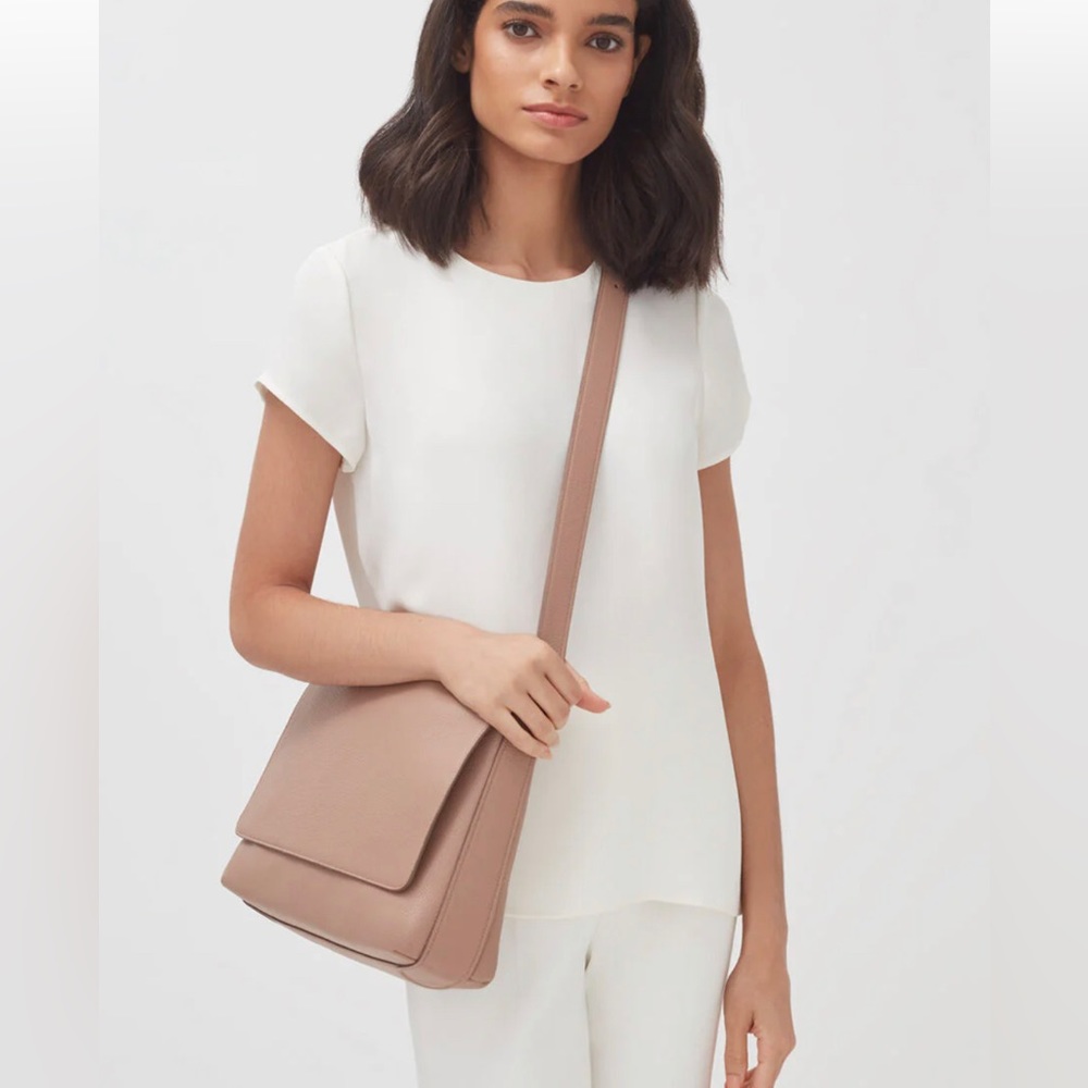 Cuyana Messenger Bag in Soft Rose